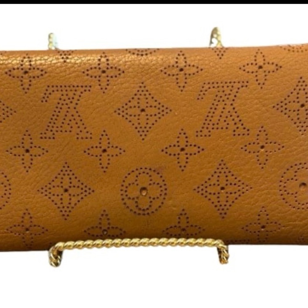 Louis Vuitton Amelia Mahina Wallet - Picture 2 of 9